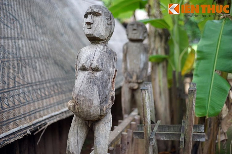 Một loại tượng độc đáo khác ở nhà mồ là tượng những phụ nữ mang thai.