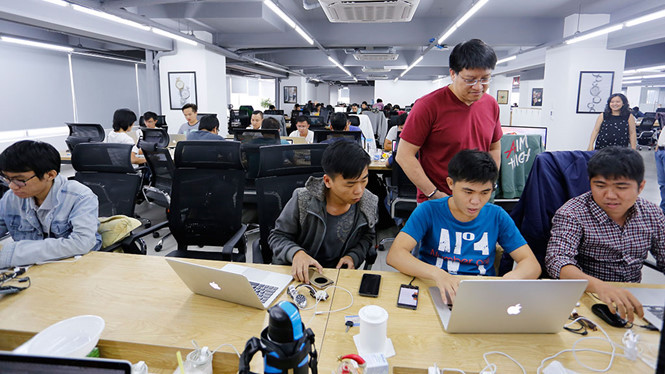 Môi trường làm việc năng động, thân thiện có thể ngăn người trẻ nhảy việc