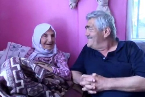 Fayikiye Soker hiện 111 tuổi, có 120 đứa cháu và vô số chắt.