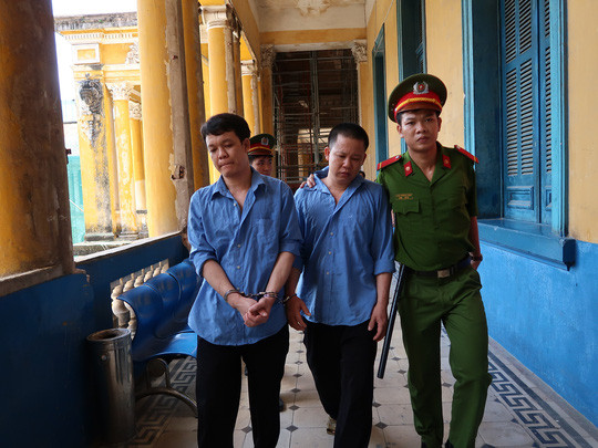 Sơn và Phụng sau phiên xử Sơn và Phụng sau phiên xử