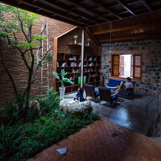 Giờ đây, những đứa trẻ có thể thỏa thích vui đùa với thiên nhiên ngay trong nhà. Giờ đây, những đứa trẻ có thể thỏa thích vui đùa với thiên nhiên ngay trong nhà.