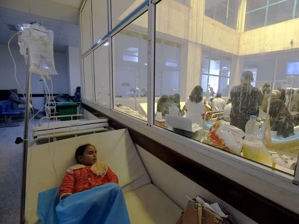 Một em bé ở Yemen có các triệu chứng bệnh tả đã được chăm sóc y tế tại một bệnh viện ở Sana tuần trước. (Nguồn: European Pressphoto Agency)