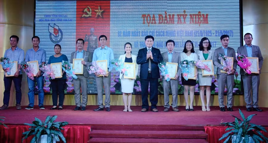 Có 29 tác phẩm báo chí đạt giải tại Giải Báo chí tỉnh lần VI-2017. Ảnh: Phương Linh