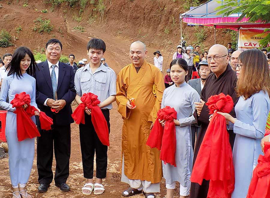  Khánh thành và bàn giao công trình từ thiện cầu dân sinh tại phường Chi Lăng. Ảnh: T.N