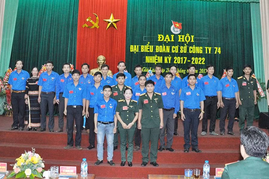  Ra mắt Ban Chấp hành khóa mới và đại biểu đi dự Đại hội cấp trên. Ảnh: P.D