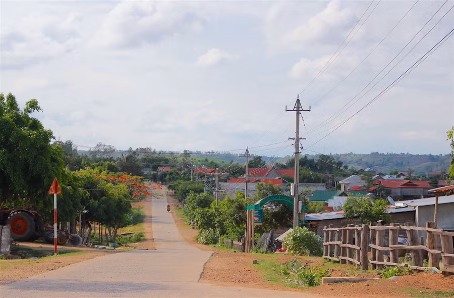 Các ngôi làng ở huyện Kông Chro đã có nhiều khởi sắc. Ảnh: Hồng Thi