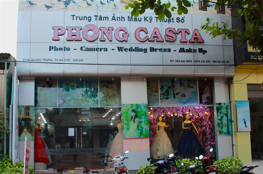 Tuy nhìn vẻ ngoài không quá lung linh song bên trong là một "thiên đường cưới" đáng để khám phá. Ảnh: Hồng Thi Tuy nhìn vẻ ngoài không quá lung linh song bên trong là một