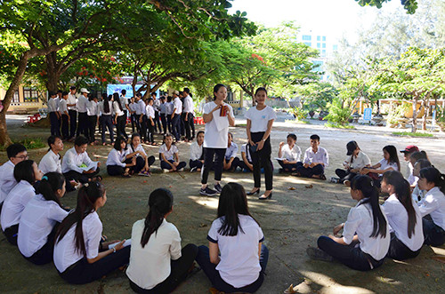 Khoảng hơn 130 học sinh khối lớp 10 và 11 trường THPT Lý Sơn tham gia dự án. Khoảng hơn 130 học sinh khối lớp 10 và 11 trường THPT Lý Sơn tham gia dự án.