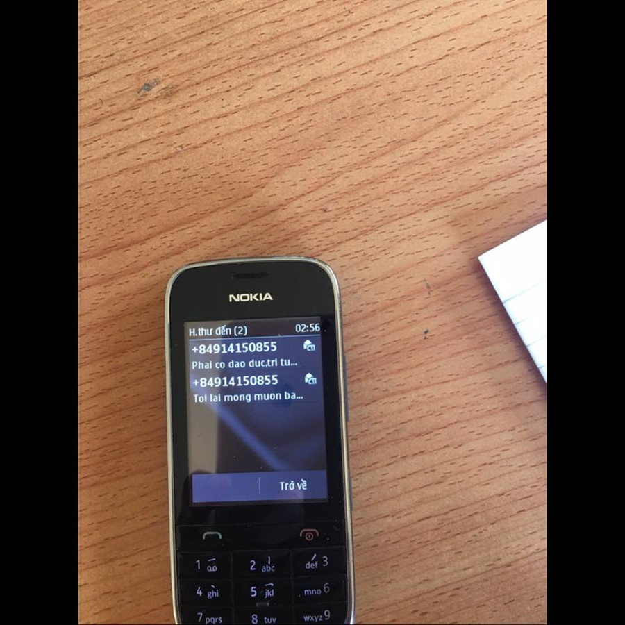 Chiếc điện thoại bà Tố đã lấy từ ông Lê Xuân Nhuận và nộp cho công an.