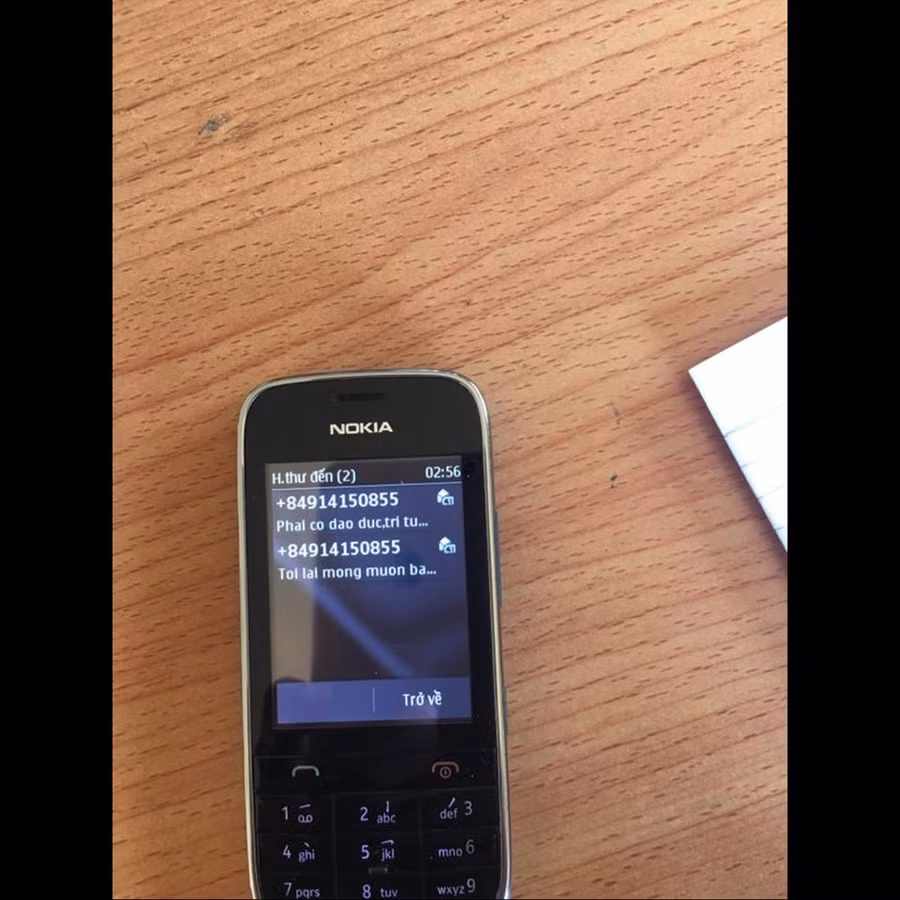 Chiếc điện thoại bà Tố đã lấy từ ông Lê Xuân Nhuận và nộp cho công an.