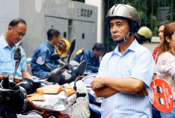 Căng thẳng đợi con.