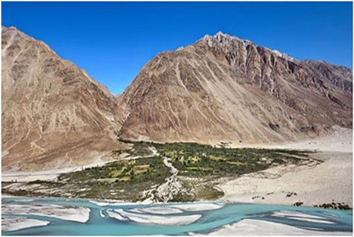 Thung lũng Nubra, Ấn Độ: Nubra cách thị trấn Leh khoảng 150 km, đây là thung lũng rộng lớn và có phong cảnh tuyệt đẹp. Tuy nhiên du khách quốc tế cần phải được cấp một loại giấy phép để khám phá địa điểm này. Thung lũng Nubra, Ấn Độ: Nubra cách thị trấn Leh khoảng 150 km, đây là thung lũng rộng lớn và có phong cảnh tuyệt đẹp. Tuy nhiên du khách quốc tế cần phải được cấp một loại giấy phép để khám phá địa điểm này.