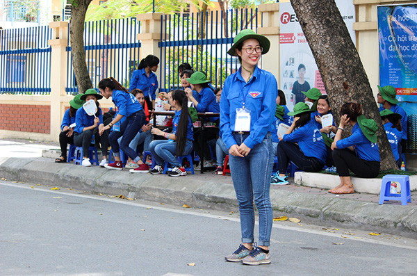 Sự nhiệt thành trẻ trung luôn hiện hữu trên gương mặt các nữ tình nguyện. Sự nhiệt thành trẻ trung luôn hiện hữu trên gương mặt các nữ tình nguyện.