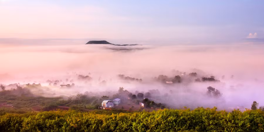  Mây bồng bềnh trôi giữa bạt ngàn sương mỏng, phải chăng Pleiku là thiên đường của tạo hóa?