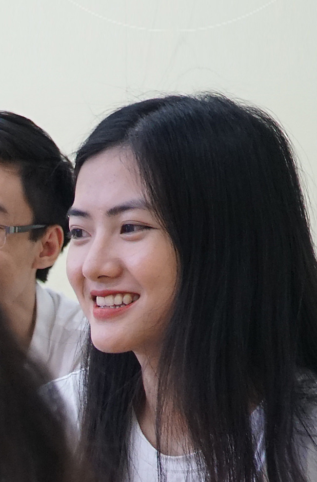 Trước áp lực của kỳ thi, nhiều bạn thí sinh chia sẻ cách tốt nhất để vượt qua là luôn giữ trạng thái tâm lý thoải mái, tự tin và vui vẻ.