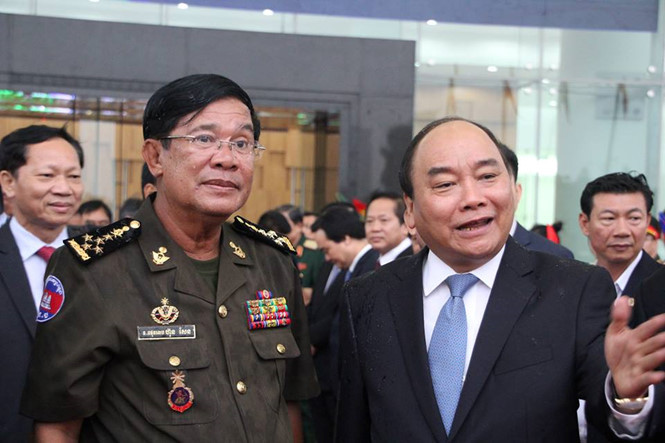 Thủ tướng Nguyễn Xuân Phúc đón Thủ tướng Hun Sen