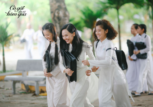Miu Lê (giữa) đóng chính trong "Cô gái đến từ hôm qua". Miu Lê (giữa) đóng chính trong