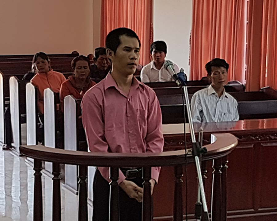 Bị cáo Nguyễn Minh Hoàng tại phiên tòa sơ thẩm. Ảnh: Thi Phú  Bị cáo Nguyễn Minh Hoàng tại phiên tòa sơ thẩm. Ảnh: Thi Phú