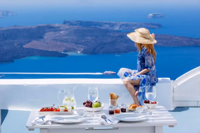Santorini là điểm đến lãng mạn cho các cặp tình nhân.