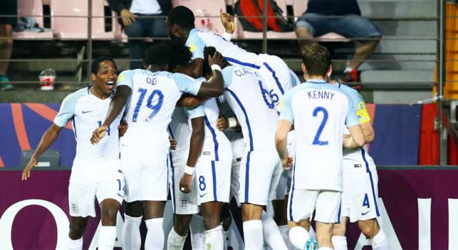 Niềm vui của các cầu thủ U-20 Anh sau khi ghi bàn vào lưới U-20 Ý. Ảnh: FIFA Niềm vui của các cầu thủ U-20 Anh sau khi ghi bàn vào lưới U-20 Ý. Ảnh: FIFA