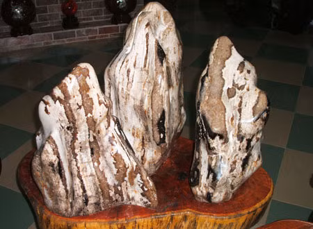 Đá canxidon tam sơn. Ảnh: T.P