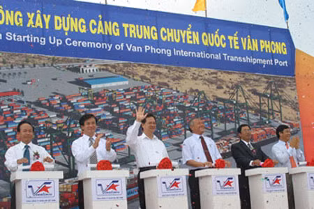 Thủ tướng Nguyễn Tấn Dũng phát lệnh khởi công.