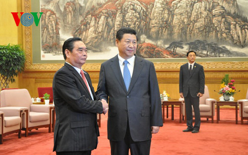 Đồng chí Lê Hồng Anh (trái) và Chủ tịch Trung Quốc Tập Cận Bình