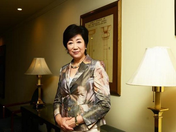 Thị trưởng Tokyo Yuriko Koike.