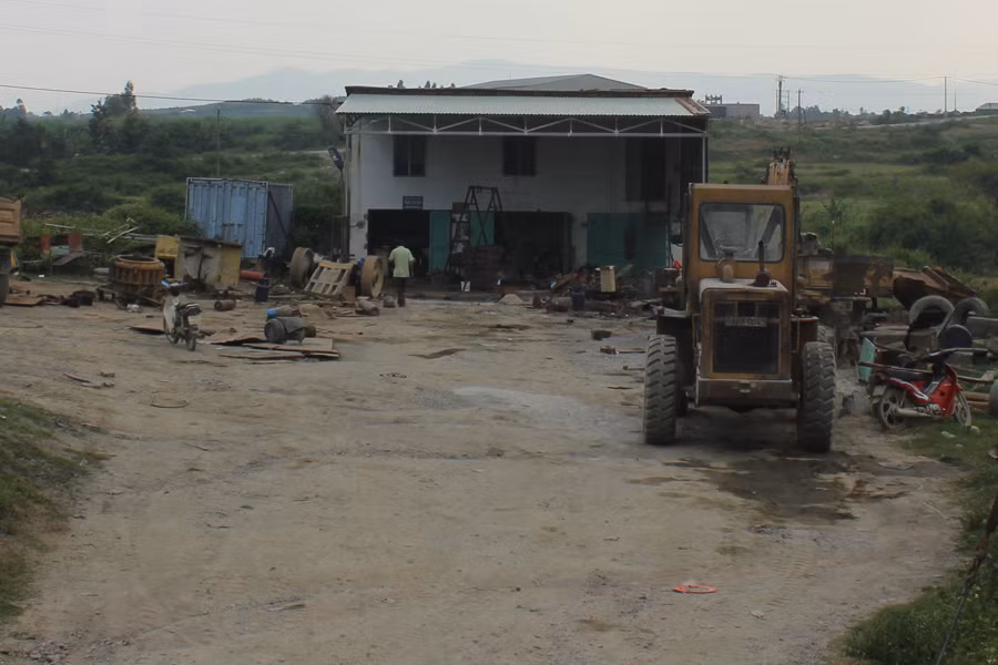 Nhiều doanh nghiệp vừa và nhỏ được vay vốn để phát triển sản xuất kinh doanh. Ảnh: S.C