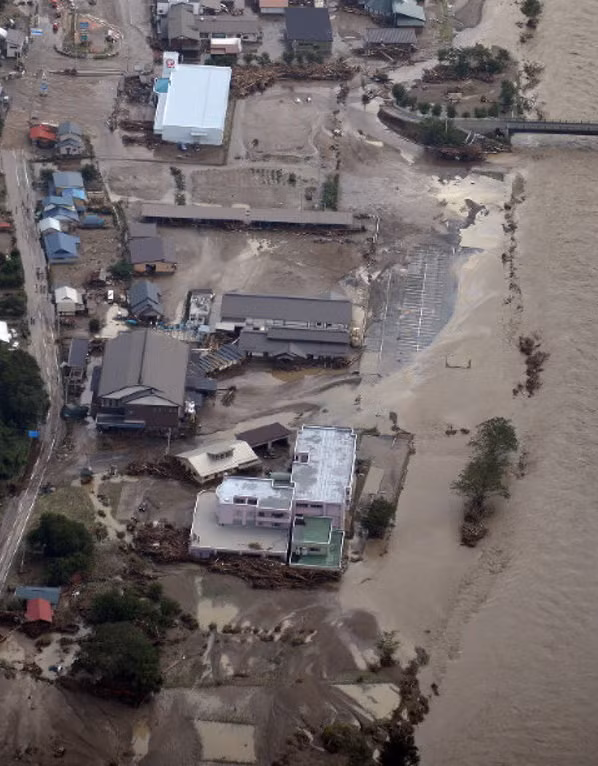 Hình ảnh ở khu vực Iwaizumi, tỉnh Iwate vào sáng 31-8 sau khi bão tràn vào - Ảnh: Mainichi