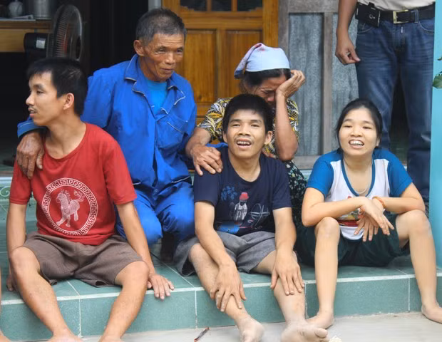 Vợ chồng ông Trâm sinh được 5 người con thì 4 người bị nhiễm chất độc hóa học.