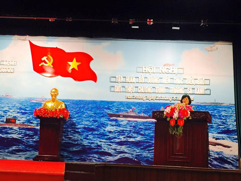 Câu lạc bộ Tuổi trẻ vì Biển đảo Quê hương trong Hội nghị “Tập huấn, bồi dưỡng kiến thức biển đảo”. Câu lạc bộ Tuổi trẻ vì Biển đảo Quê hương trong Hội nghị “Tập huấn, bồi dưỡng kiến thức biển đảo”.