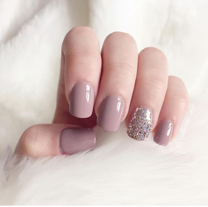  Màu tím hoa cà, màu hồng đất... sẽ là lựa chọn hoàn hảo cho các cô nàng cung Song Ngư khoe vẻ điệu đà, nữ tính trong ngày lễ tình nhân. 