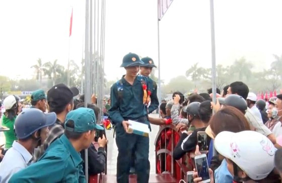 Các thanh niên tỉnh Quảng Nam hăng hái lên đường nhập ngũ