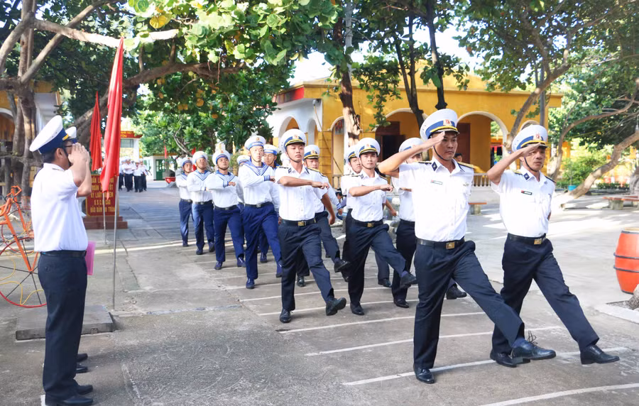  Và tổ chức duyệt binh đầu năm mới. Ảnh: Quang Tấn