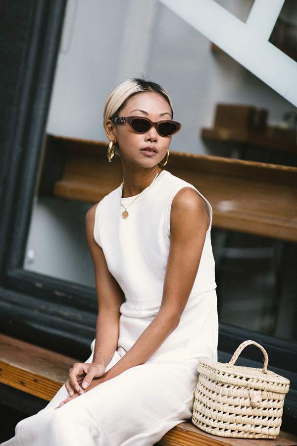  Phối hợp cùng các mẫu váy đề cao sự thoải mái bởi cách sử dụng chất liệu đũi, linen, bố... là những kiểu túi nan thân thiện môi trường.