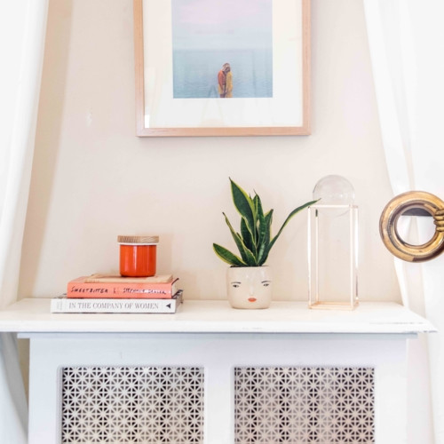 Vật dụng trang trí nhỏ xinh giúp không gian sống động hơn.  Vật dụng trang trí nhỏ xinh giúp không gian sống động hơn.