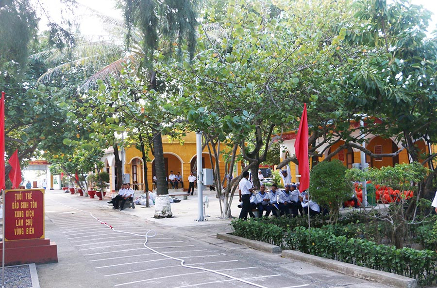 Hệ thống cây xanh đã phủ bóng mát khắp nơi trên đảo Sinh Tồn. Ảnh: Q.T Hệ thống cây xanh đã phủ bóng mát khắp nơi trên đảo Sinh Tồn. Ảnh: Q.T