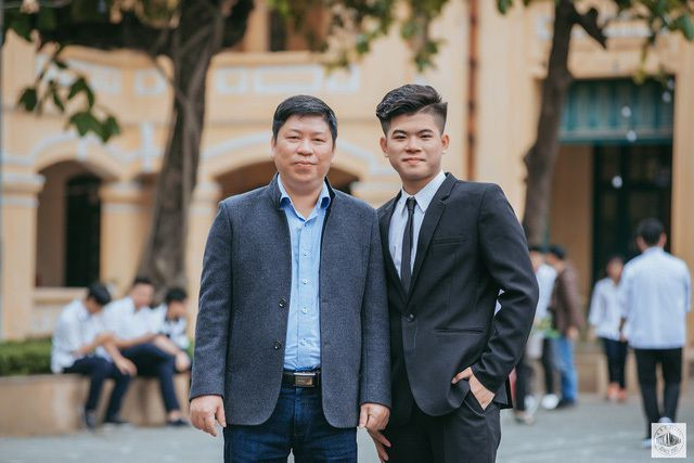 Thái Thành Nhân (phải) nhận 8 học bổng Mỹ năm 2018.