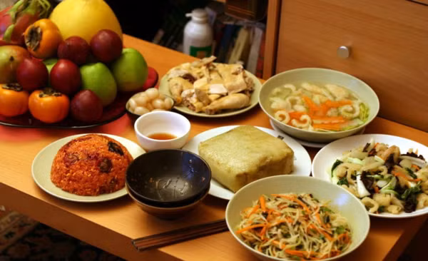  Người huyết áp cao cần chọn món, lượng ăn phù hợp ngày Tết.