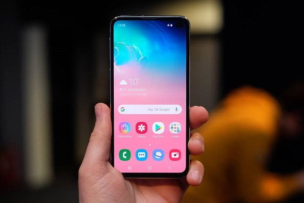 Samsung Galaxy S10e. (Nguồn: wired.co.uk)