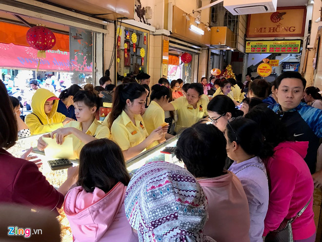 Tại các cửa hàng kinh doanh vàng, các sản phẩm 