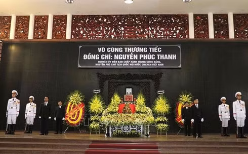 Linh cữu và di ảnh nguyên Phó Chủ tịch Quốc hội Nguyễn Phúc Thanh tại Nhà tang lễ quốc gia, số 5 Trần Thánh Tông (Hà Nội). (Ảnh: TTXVN)