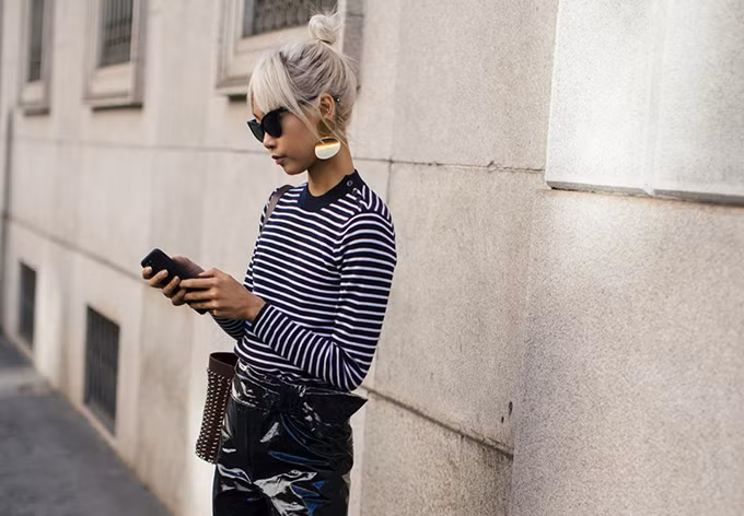  Thiết kế áo thun, áo nỉ dài tay giúp bạn gái ấm áp vừa đủ nhưng không quá 'ngột ngạt' trong không khí xuân hè.