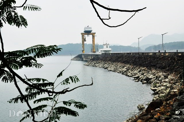  Không đi thăm hồ Thác Bà và nhà máy thủy điện Thác Bà thì chưa phải đã đến Yên Bái.