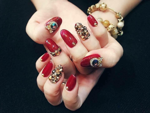 Bộ móng xinh đẹp giúp bạn trở nên quyến rũ và sành điệu.