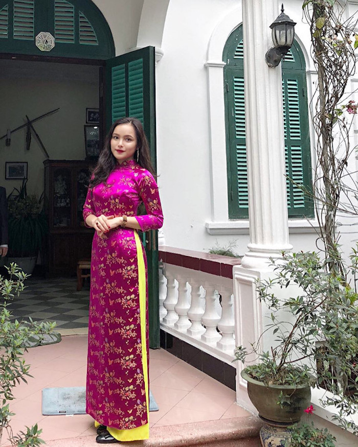 Diện trang phục áo dài truyền thống cùng mái tóc dài nữ tính, Phương Linh luôn nhận được nhiều lời khen ngợi. Diện trang phục áo dài truyền thống cùng mái tóc dài nữ tính, Phương Linh luôn nhận được nhiều lời khen ngợi.