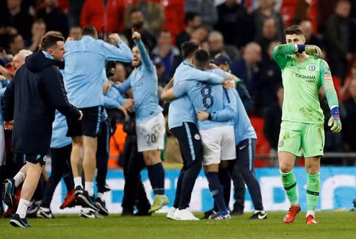 Dư luận và CĐV Chelsea đang chờ xem thủ môn Kepa (bìa phải) liệu có bị án kỷ luật nội bộ sau vụ không tuân theo chỉ đạo của HLV trưởng. Ảnh: REUTERS