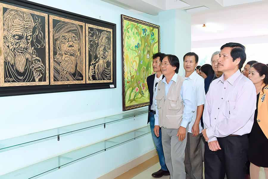  Triển lãm mỹ thuật là một trong những hoạt động được Hội Văn học Nghệ thuật Gia Lai tổ chức nhằm phát huy sự sáng tạo của hội viên. Ảnh: Đ.T