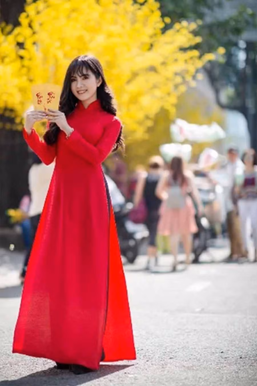 Mỗi lần gặp chuyện không vui hay khó khăn chông gai cô đều nghĩ đến người thân để lạc quan bước qua tất cả. Sau này Nga muốn trở thành một người thành đạt, tự tin, có thể đứng vững bằng chính đôi chân của mình. Mỗi lần gặp chuyện không vui hay khó khăn chông gai cô đều nghĩ đến người thân để lạc quan bước qua tất cả. Sau này Nga muốn trở thành một người thành đạt, tự tin, có thể đứng vững bằng chính đôi chân của mình.